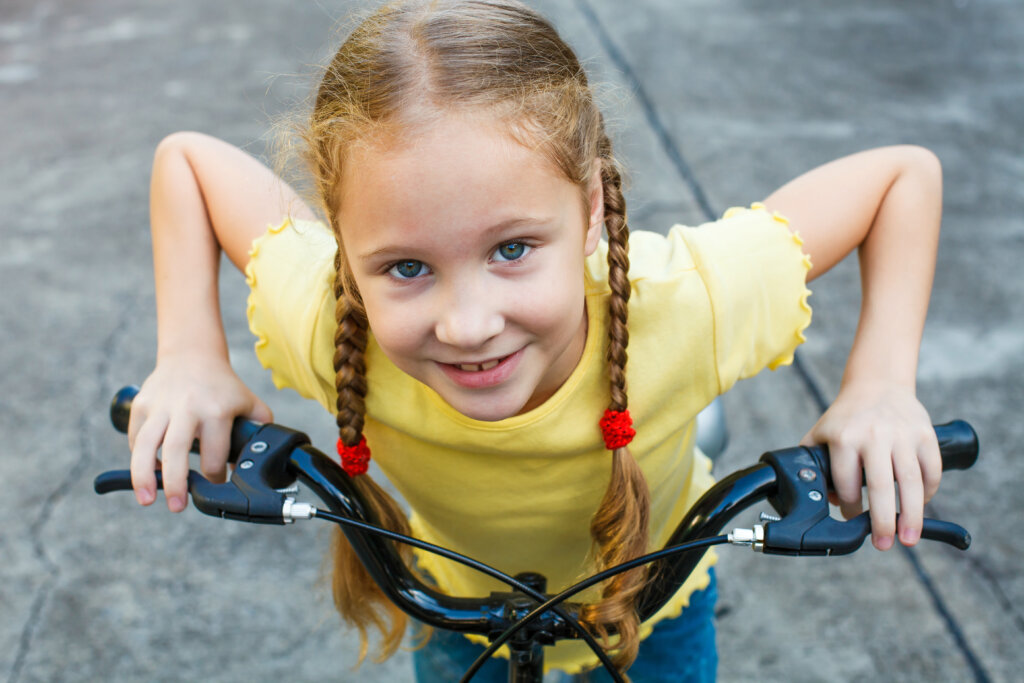 Niña en bici
